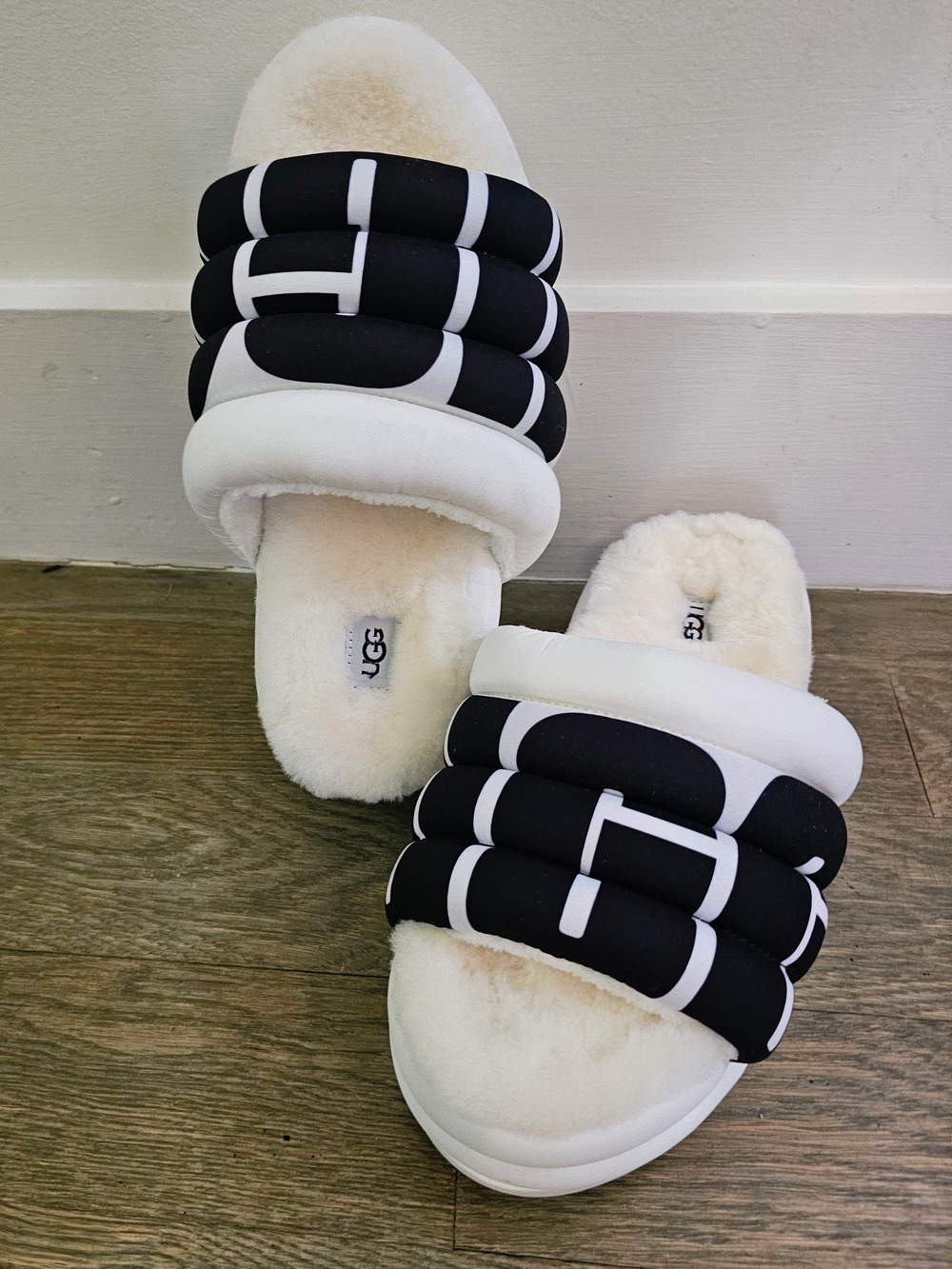UGG Maxi Logo Slides White/Black